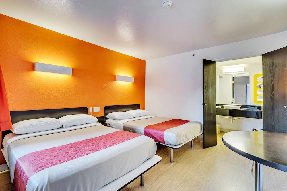 Standard Room, 2 Double Beds, Non Smoking photo 1