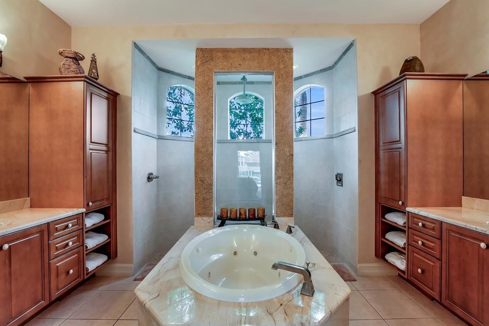 Luxury House, 3 Bedrooms, Pool View, Poolside photo 3