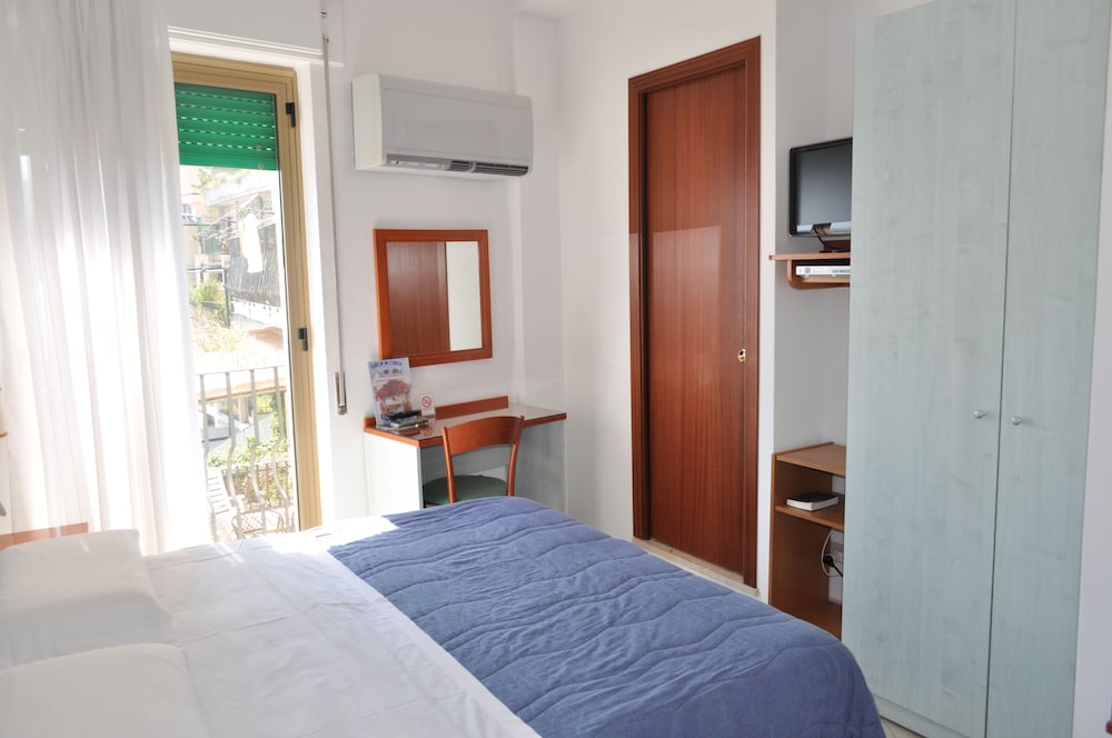Standard Single Room, Partial Ocean View photo 2