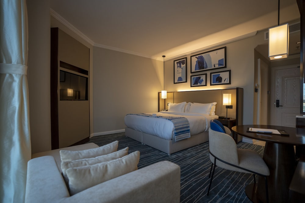 Deluxe Room, 1 King Bed - Photo 1