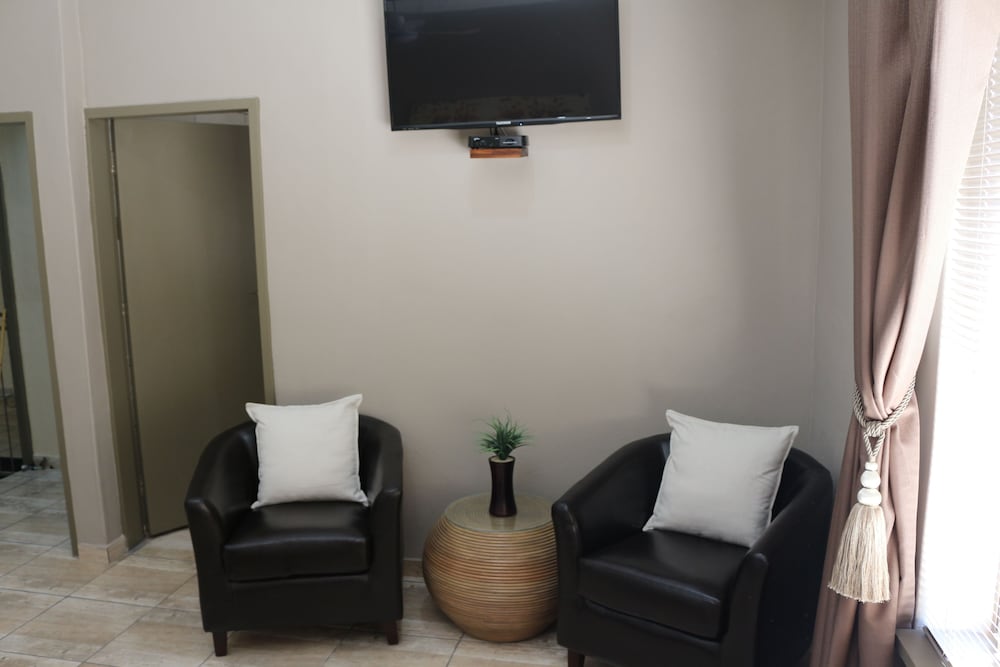 Superior Room, 1 Queen Bed, Non Smoking photo 2