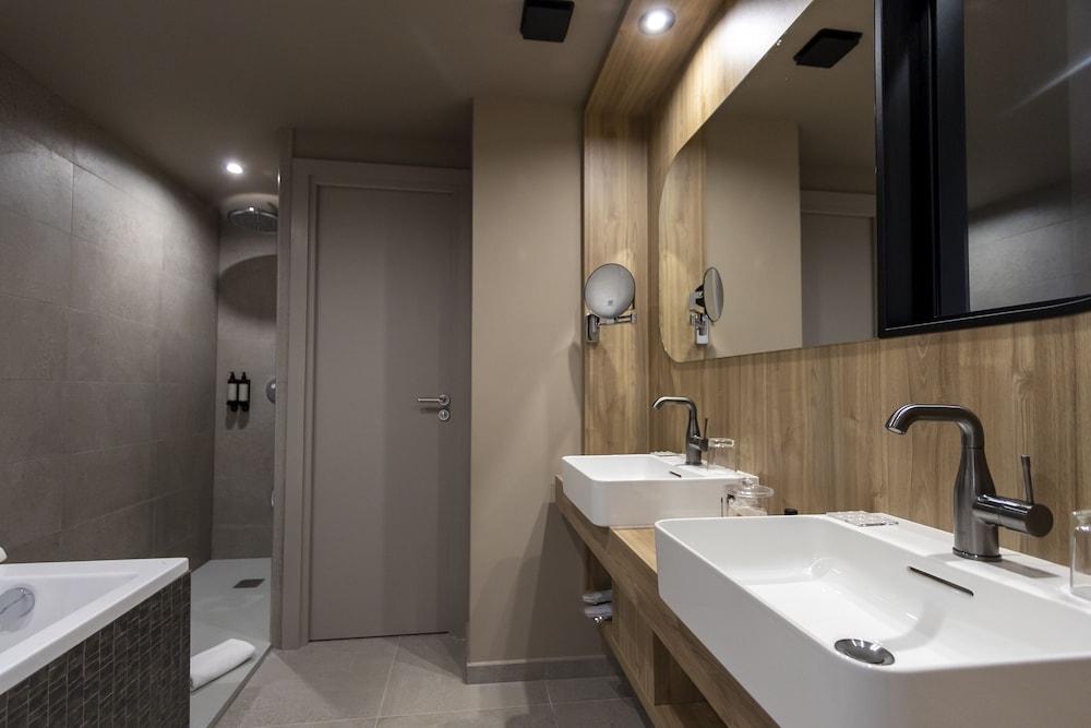 Suite, Hot Tub, Sea View photo 2