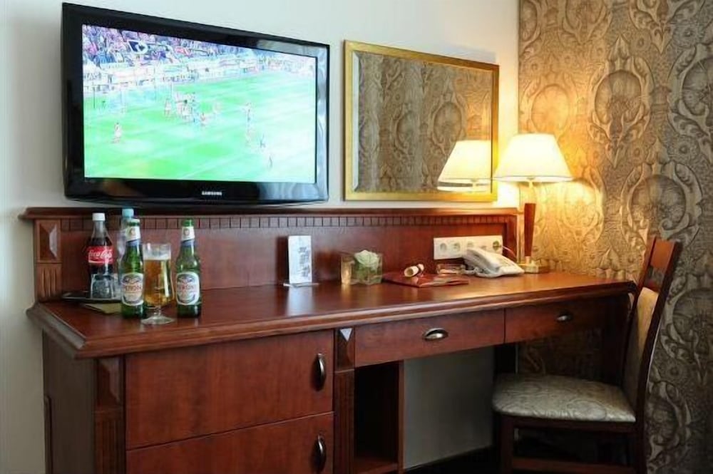 Family Room - Photo 4