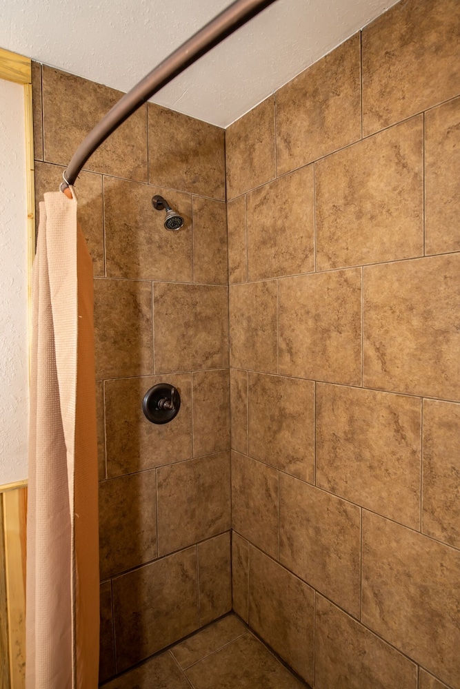Double Queen Bed,  Kitchen, Walk-In Shower photo 2