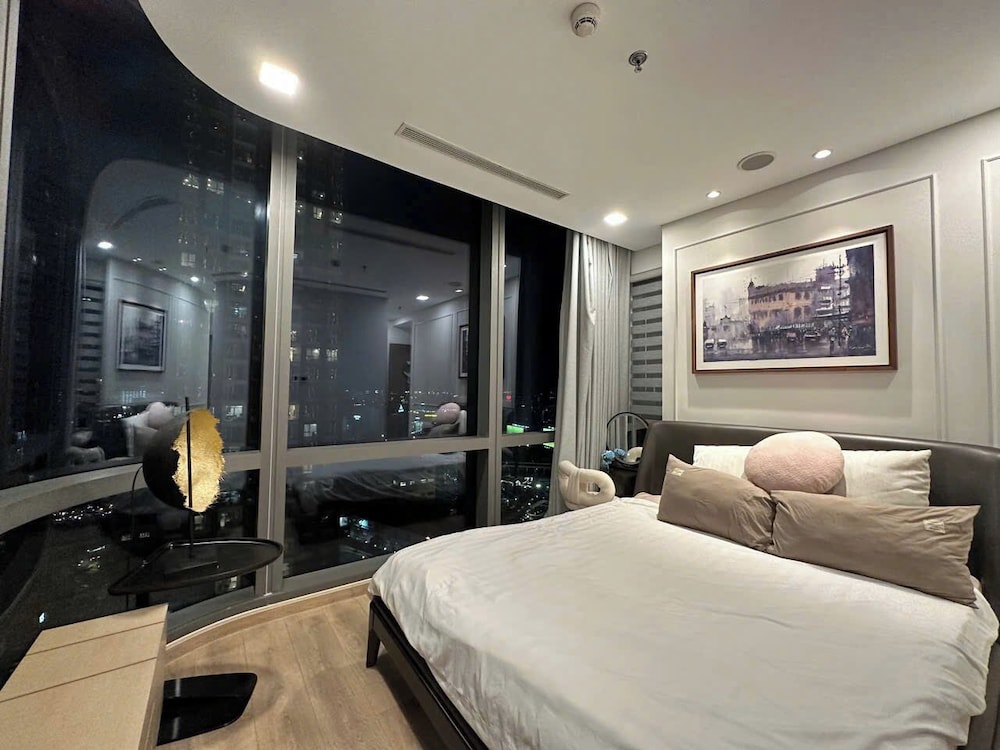 Luxury Apartment, 1 Bedroom, Balcony, City View