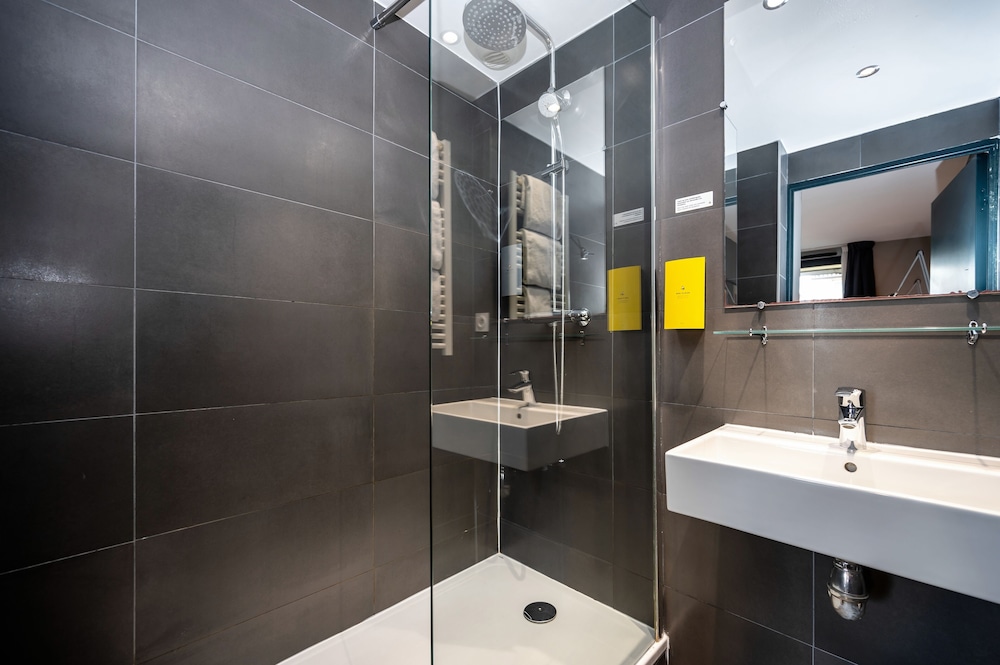 1 Bedroom Apartment with Balcony photo 2