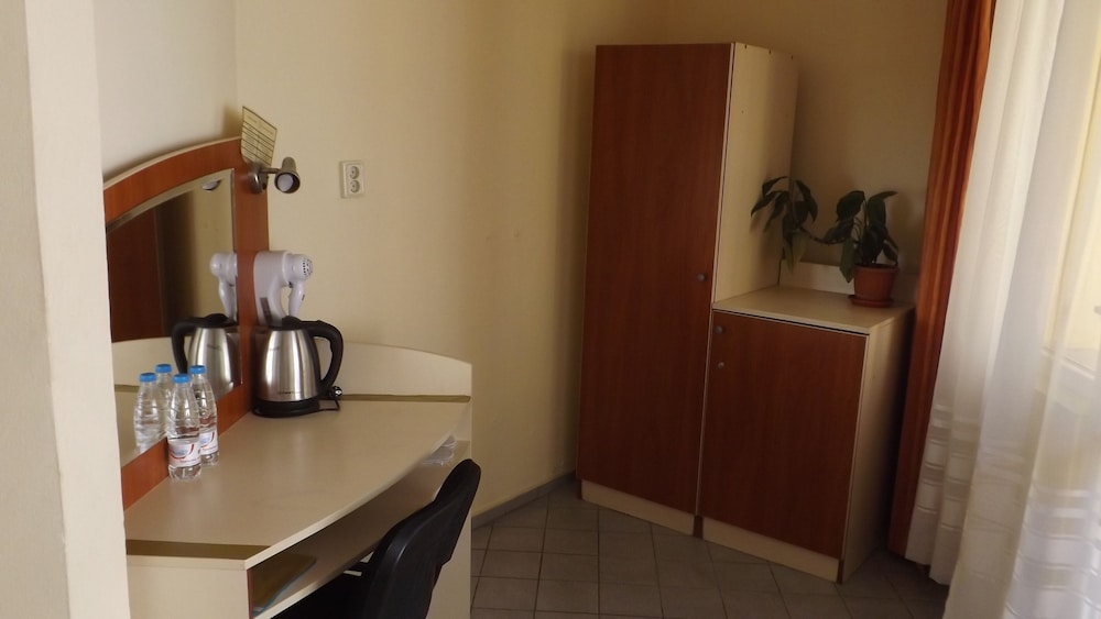 Family Triple Room, 1 Bedroom, Ensuite photo 2