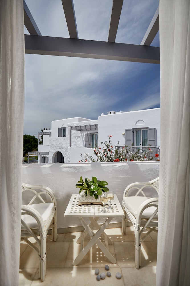 Superior Double Room (Sea or Pool View) photo 3