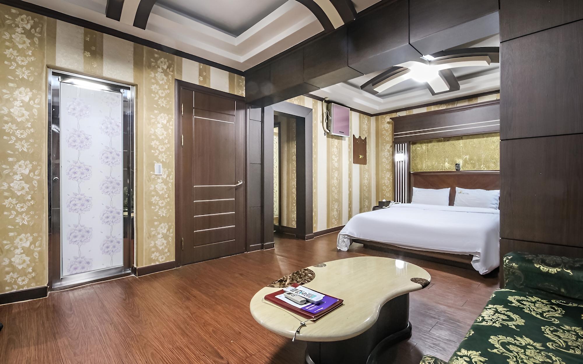 Room (VIP (Netflix - use personal account a) - Photo 5