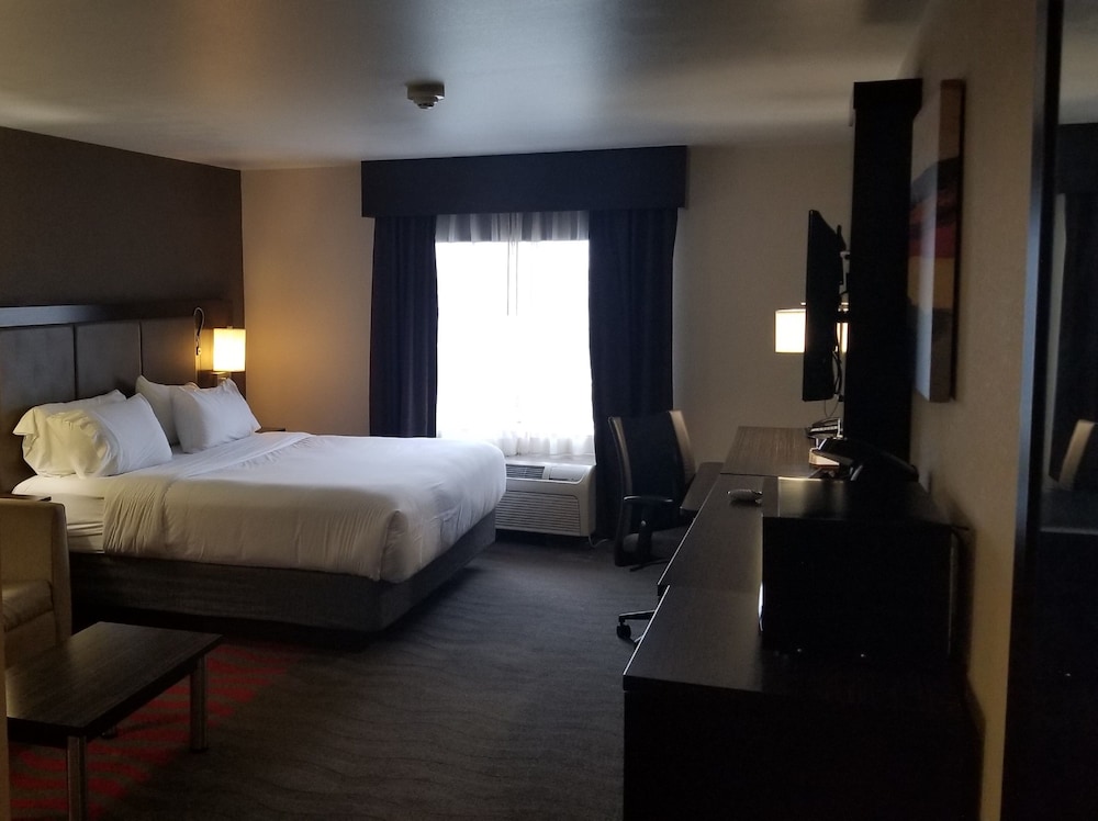 Suite, 1 Bedroom - Photo 1