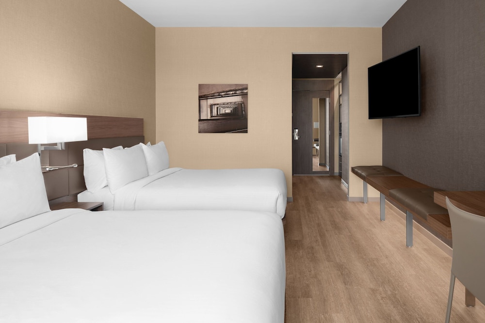 Room, 2 Queen Beds - Photo 4