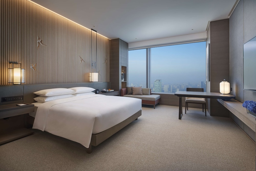 Deluxe Room, 1 King Bed