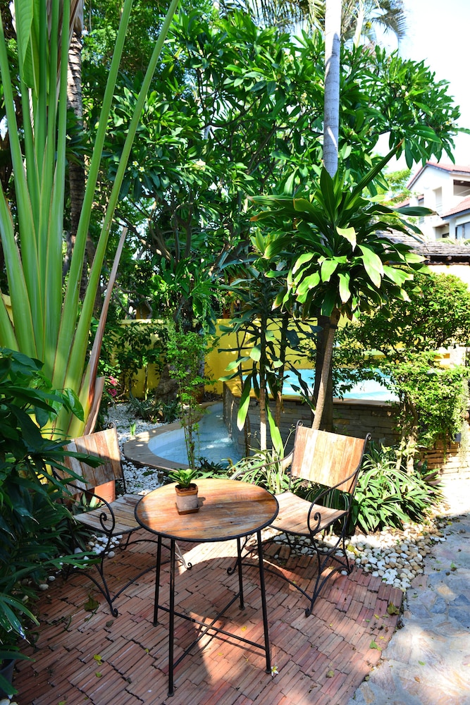Garden View - Photo 4