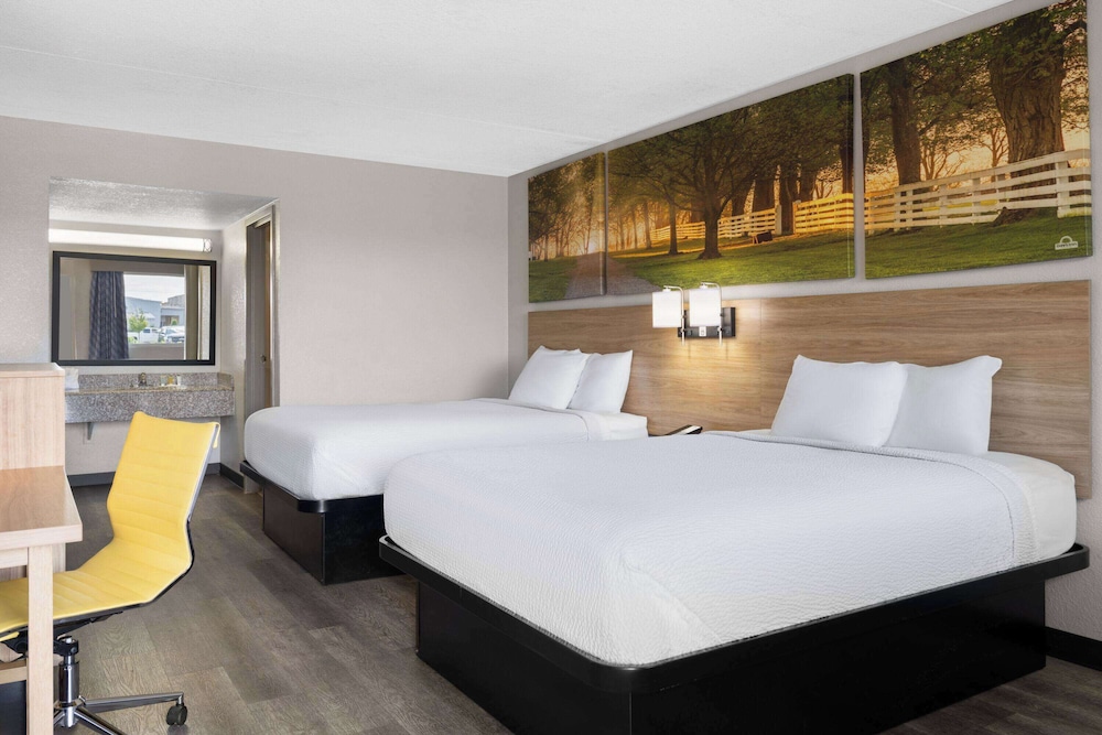 Standard Room, 2 Queen Beds photo 1