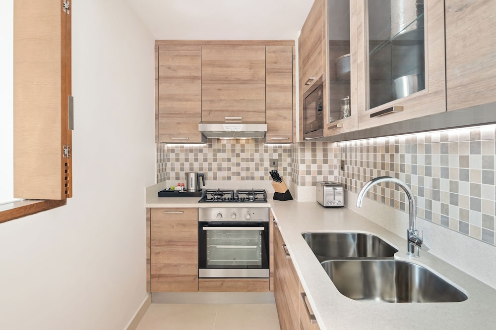 Suite, 1 Bedroom, Kitchen, Pool View photo 2