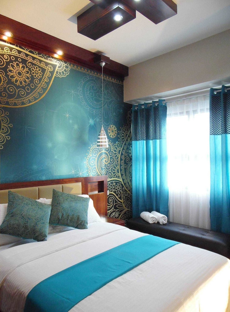 Luxury Condo, 2 Bedrooms, Poolside (Turquoise)