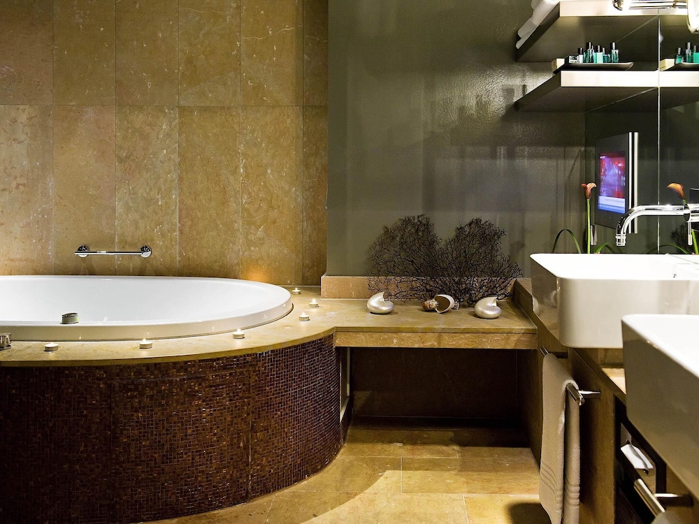 Magnificent apartment - king size bed - impressive suite with balcony