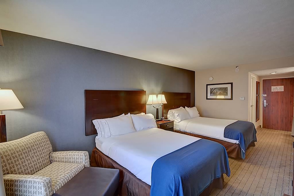 Standard Room, 2 Double Beds photo 3