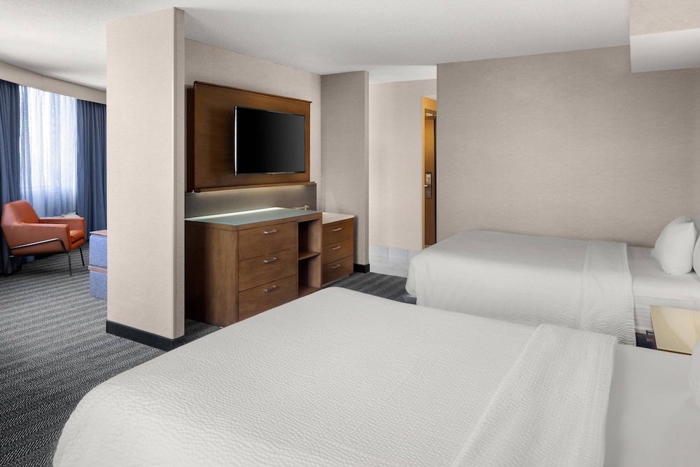 Suite, 1 Bedroom - Photo 3