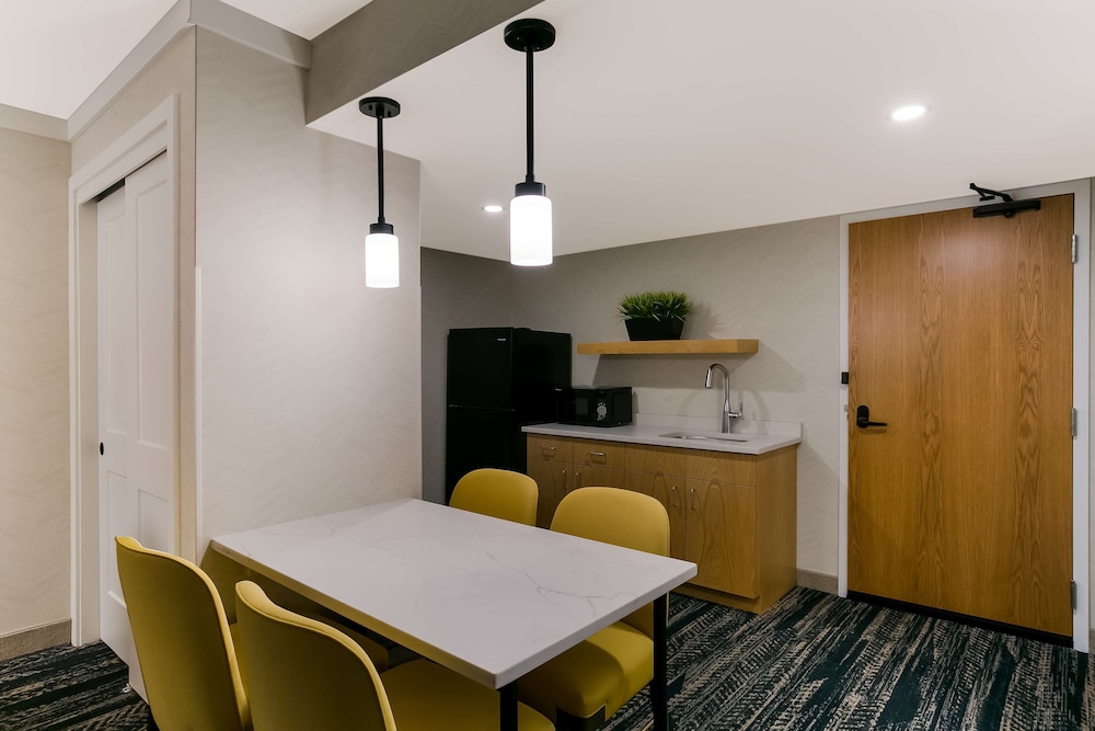 Suite, Multiple Beds, Accessible, Refrigerator & Microwave (Dining Table)