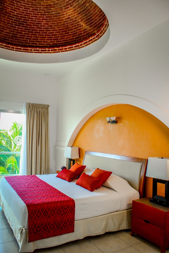 Standard Room, 1 Bedroom, Partial Ocean View - Photo 12