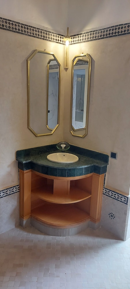 Superior Room - Photo 13