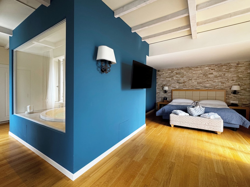 Junior Studio Suite, Hot Tub