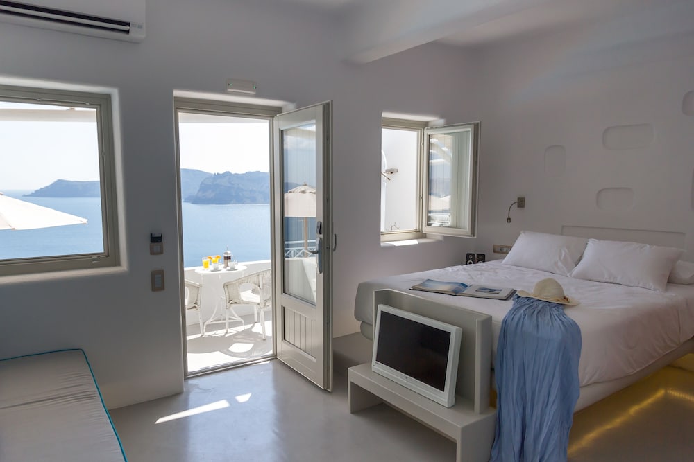 Honeymoon Suite with Outdoor Hot Tub and Caldera View - Photo 14