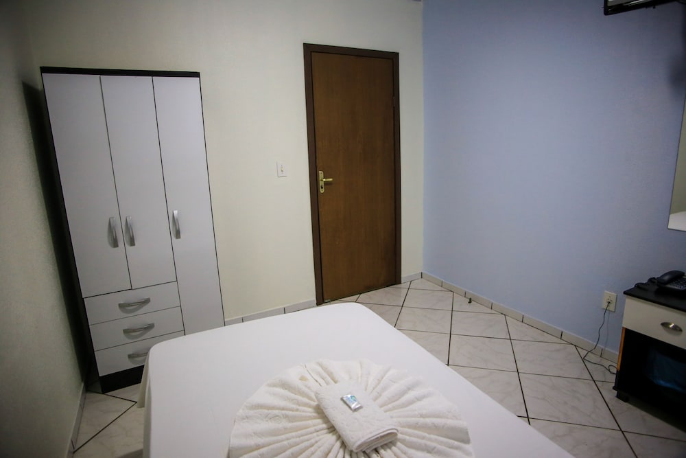 Quarto Solteiro Economico Banheiro Compartilhado photo 2