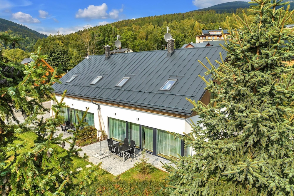 Villa photo 2