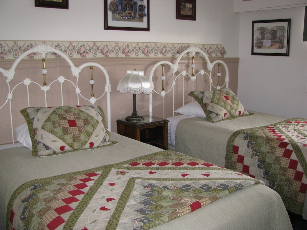 Standard Double or Twin Room photo 3