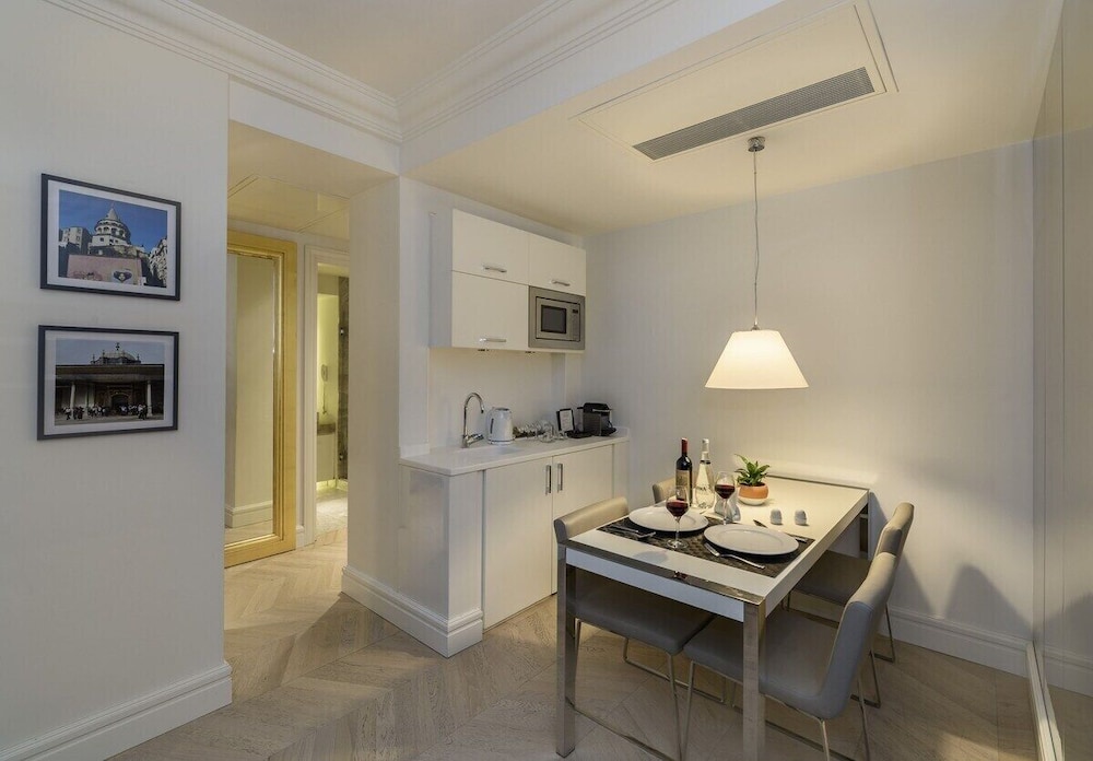 Luxury Suite photo 2