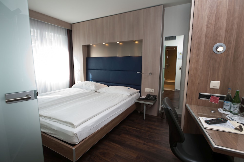 Double Room - Photo 13