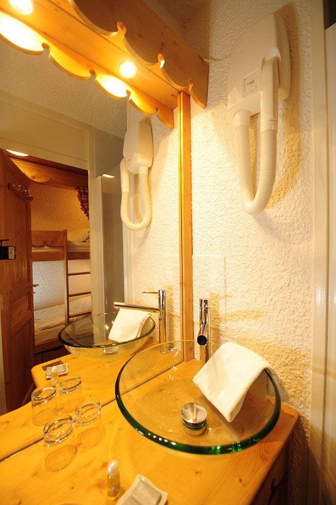 Traditional Quadruple Room photo 2
