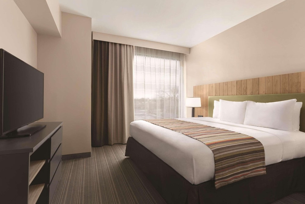 Suite, 1 King Bed, Non Smoking (Upgrade) photo 3