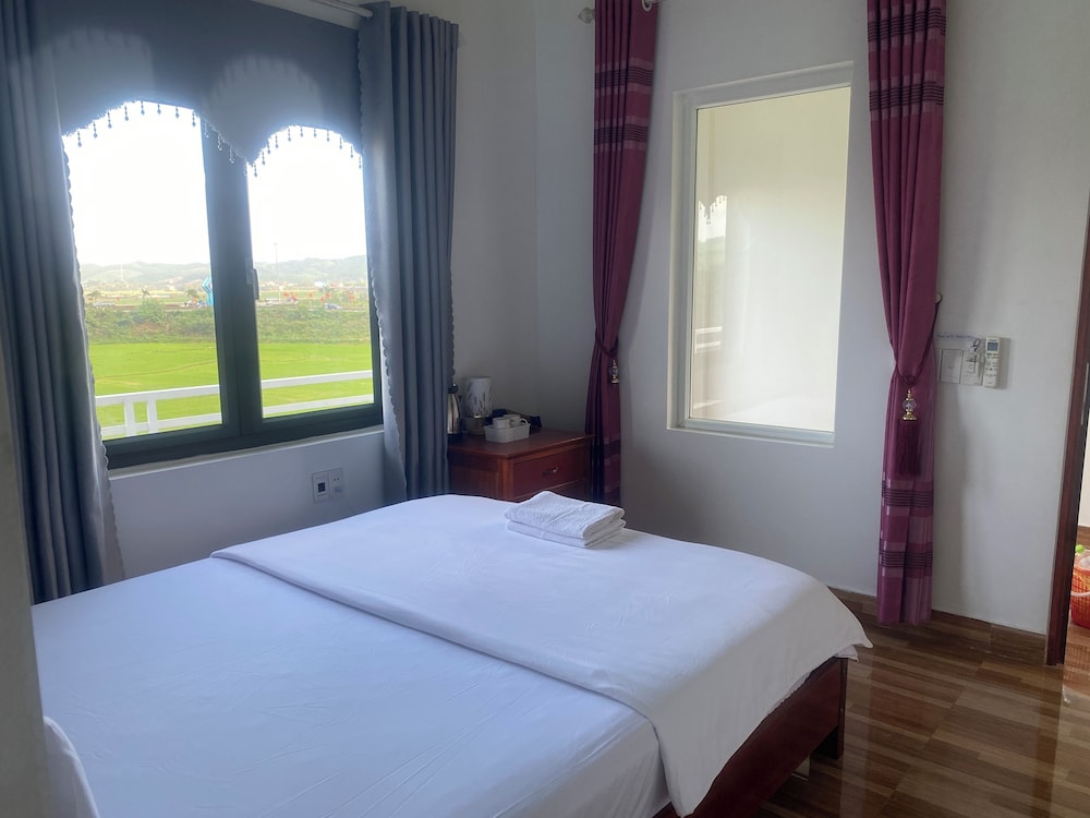 Panoramic Double Room, 1 King Bed, Non Smoking, Mountain View photo 1