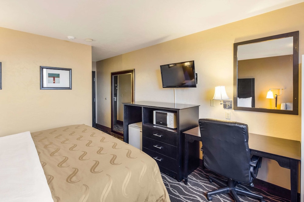 Room, 1 King Bed, Non Smoking - Photo 4