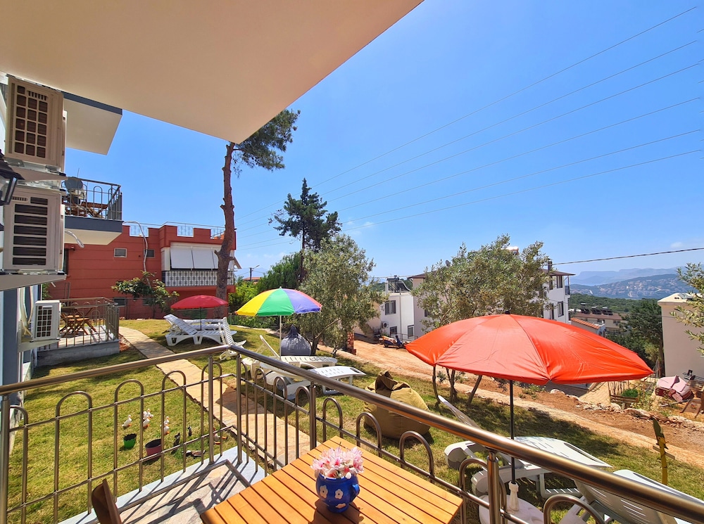 Standard Suite, 1 Bedroom, Garden View, Ground Floor photo 2
