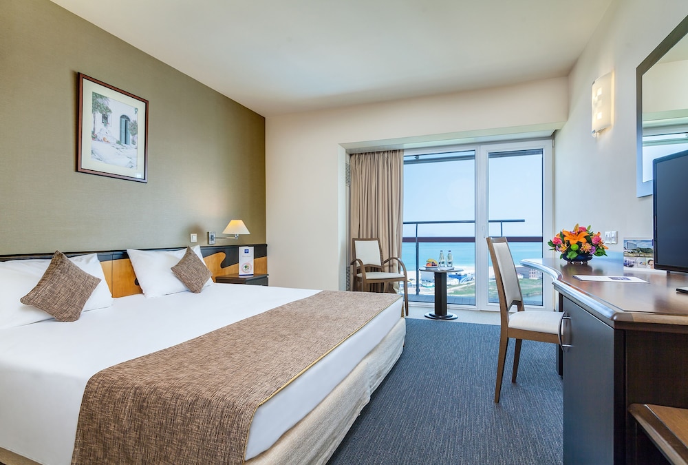 Standard Double or Twin Room - Photo 8