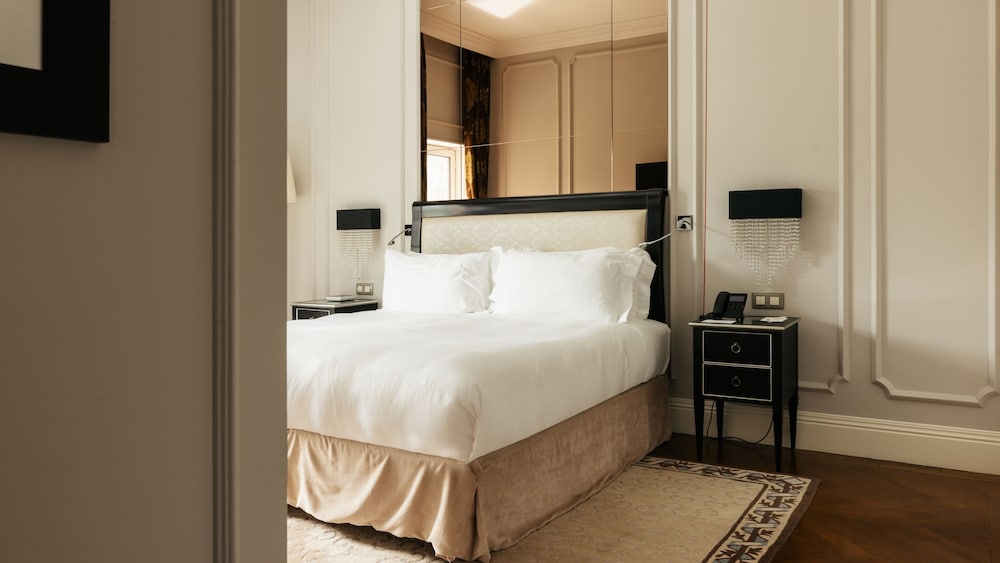 Classic Room, 1 King Bed, Accessible - Photo 3