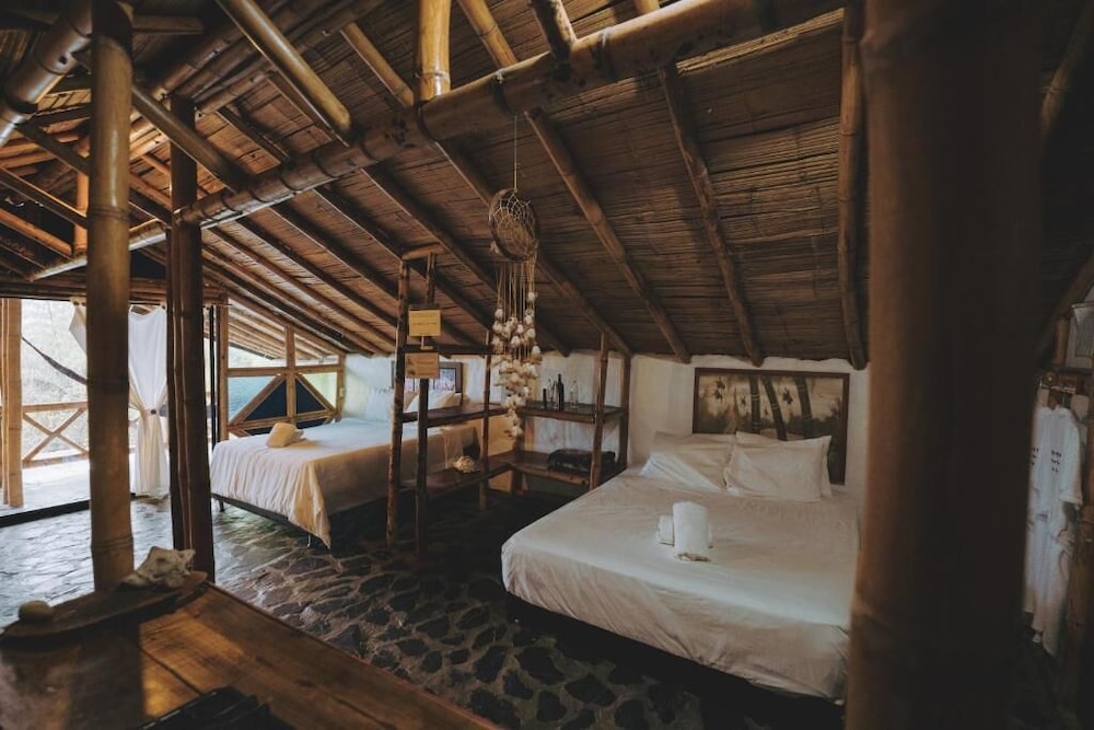 Royal Cabin, 2 Queen Beds photo 2