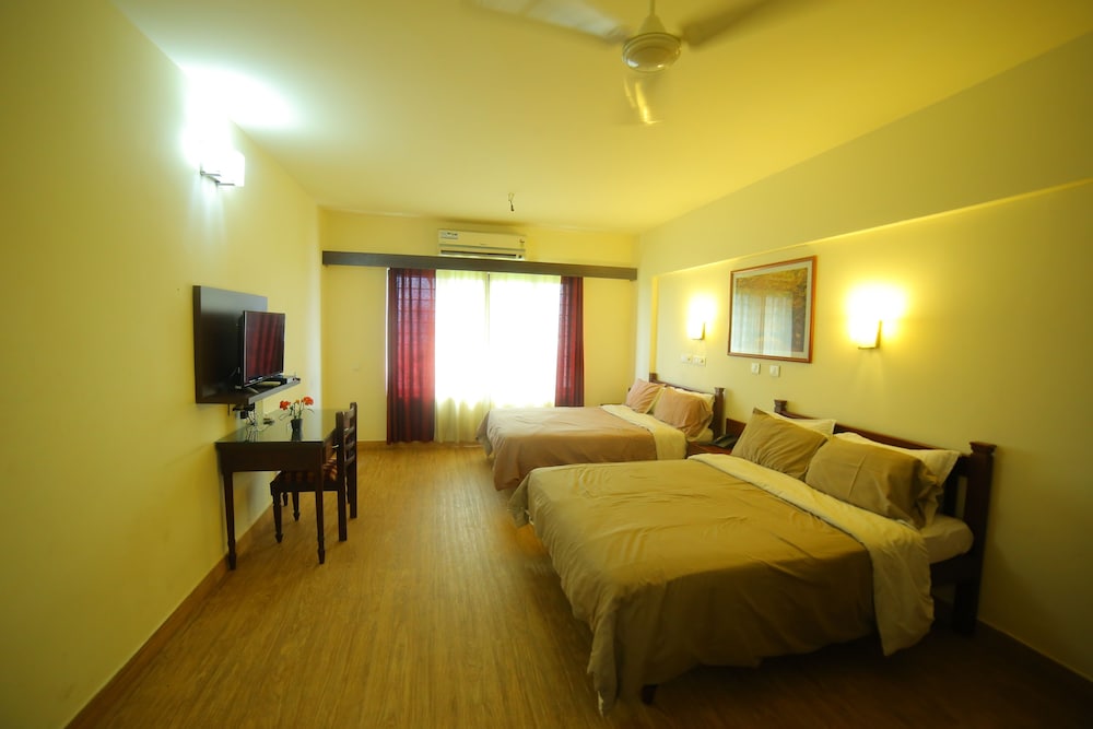 Standard Triple Room, 1 King Bed, Non Smoking, City View photo 2