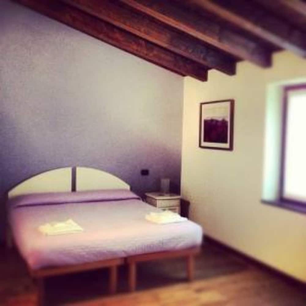Double Room, 1 Queen Bed photo 1