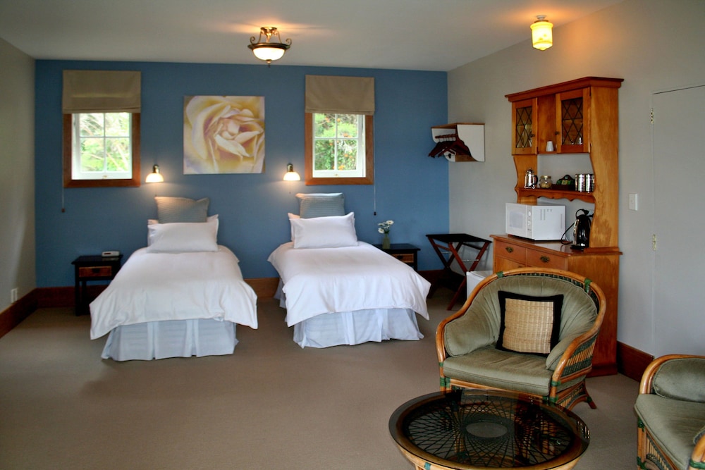 Standard Studio, Non Smoking, Kitchenette (Kingfisher Suite) photo 3