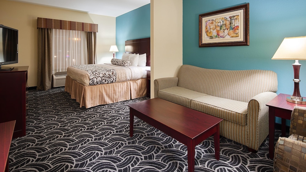 Suite, 1 King Bed with Sofa bed, Non Smoking, Refrigerator & Microwave (with Sofabed) - Photo 3