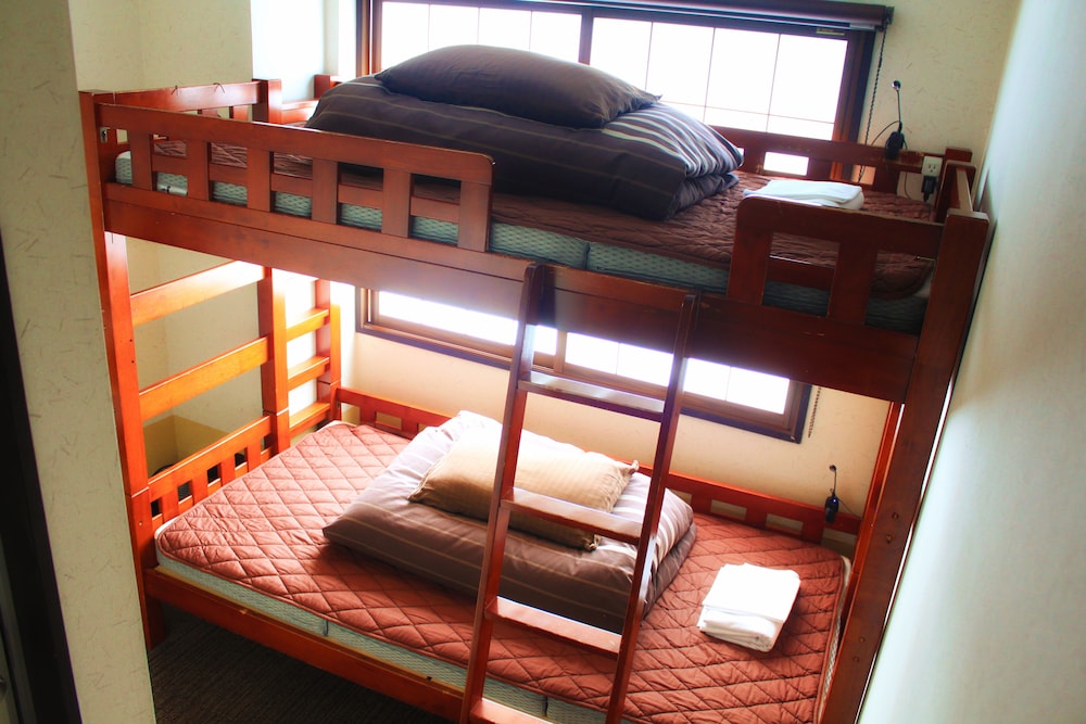 Compact Twin Room (Bunk Bed, Private Bathroom) photo 1
