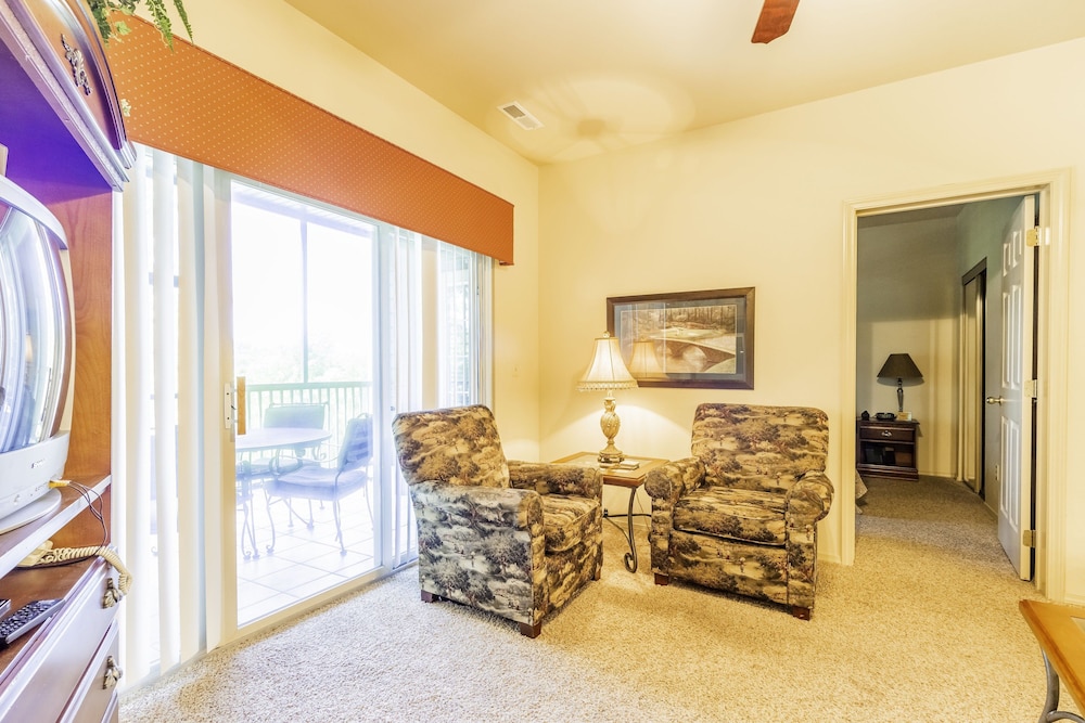 Deluxe Condo, Golf View photo 3
