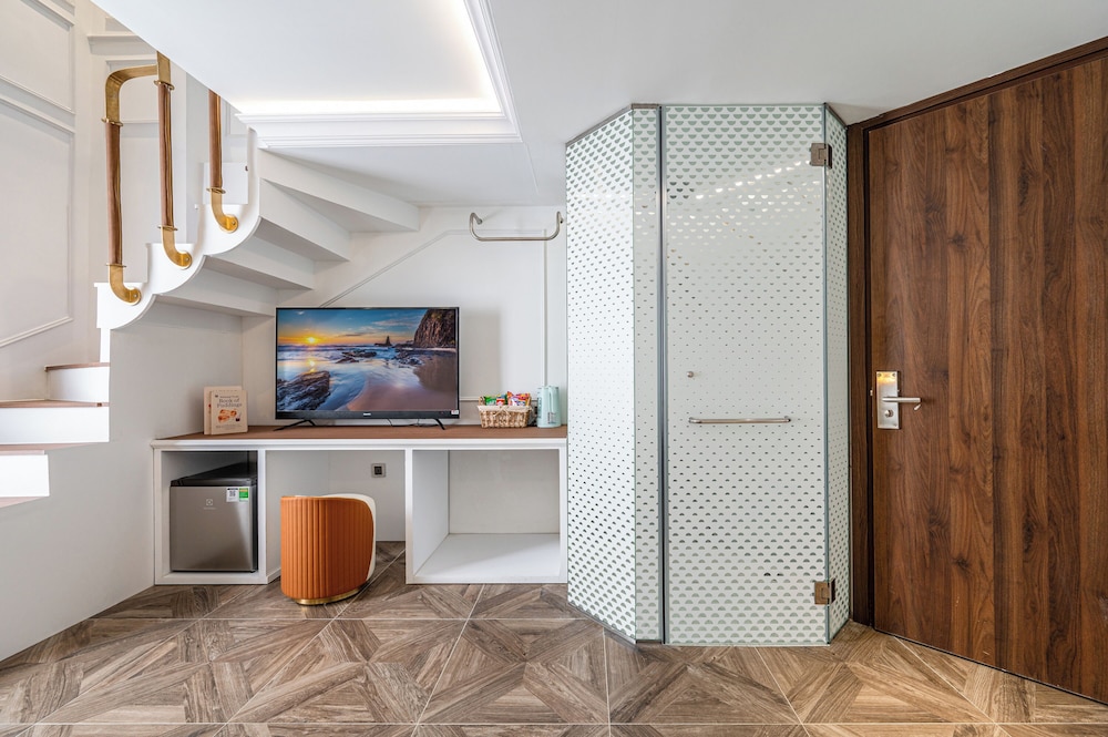 Apartment - Photo 2