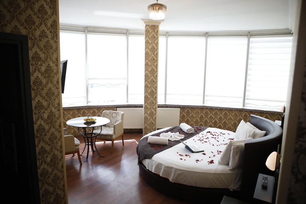 Deluxe Condo