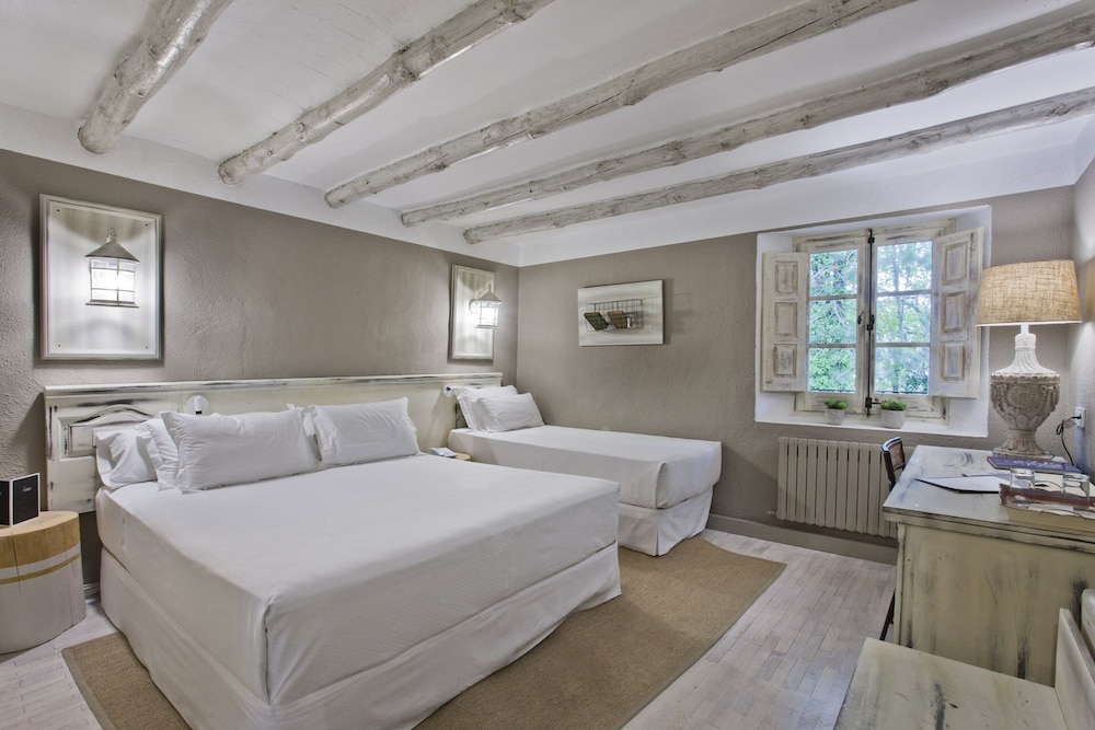 Standard Room (3 Adults) - Photo 3